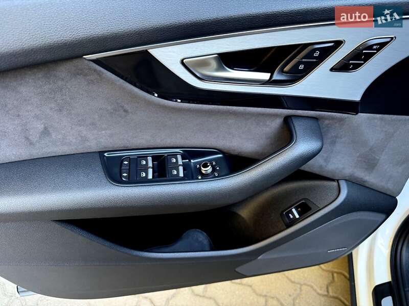Позашляховик / Кросовер Audi Q7 2017 в Хмельницькому