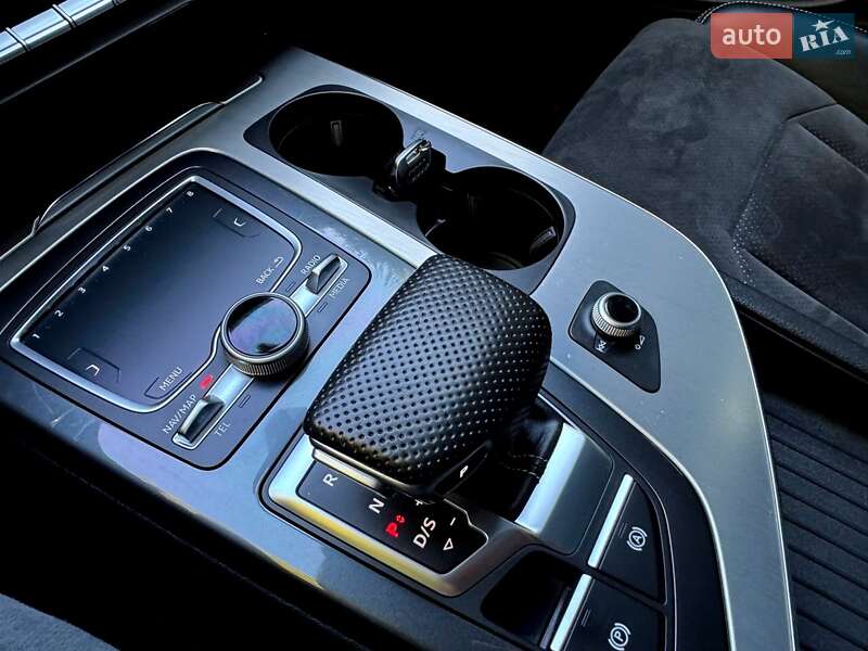 Позашляховик / Кросовер Audi Q7 2017 в Хмельницькому
