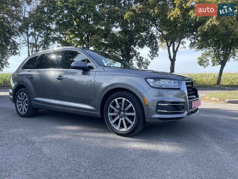 Позашляховик / Кросовер Audi Q7 2017 в Володимирі