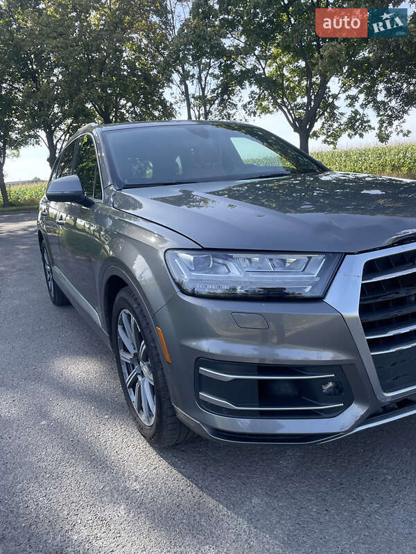 Позашляховик / Кросовер Audi Q7 2017 в Володимирі