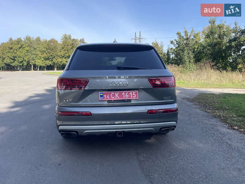 Позашляховик / Кросовер Audi Q7 2017 в Володимирі