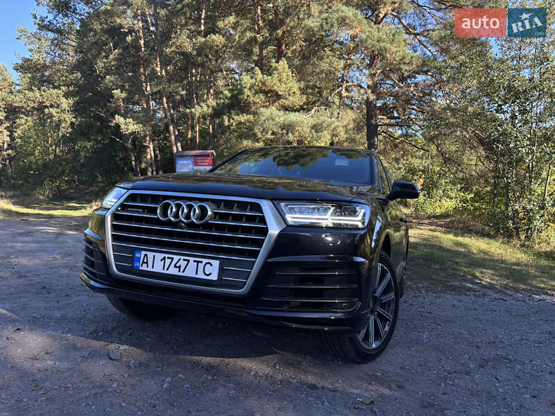 Позашляховик / Кросовер Audi Q7 2019 в 