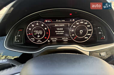 Позашляховик / Кросовер Audi Q7 2015 в 
