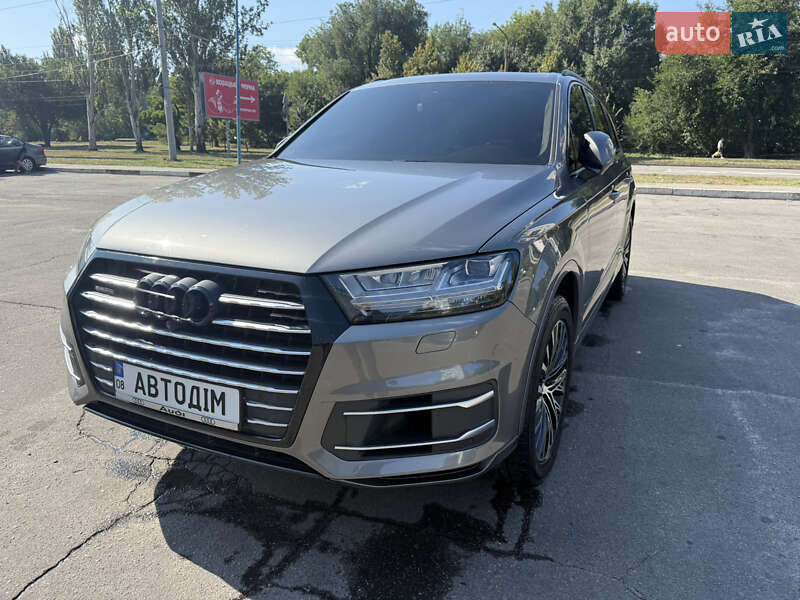 Позашляховик / Кросовер Audi Q7 2015 в Запоріжжі