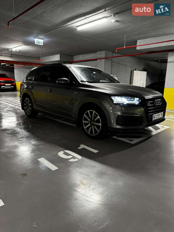 Позашляховик / Кросовер Audi Q7 2017 в Львові