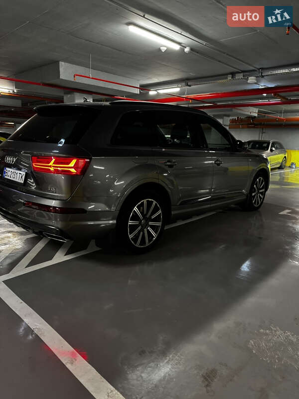 Позашляховик / Кросовер Audi Q7 2017 в Львові