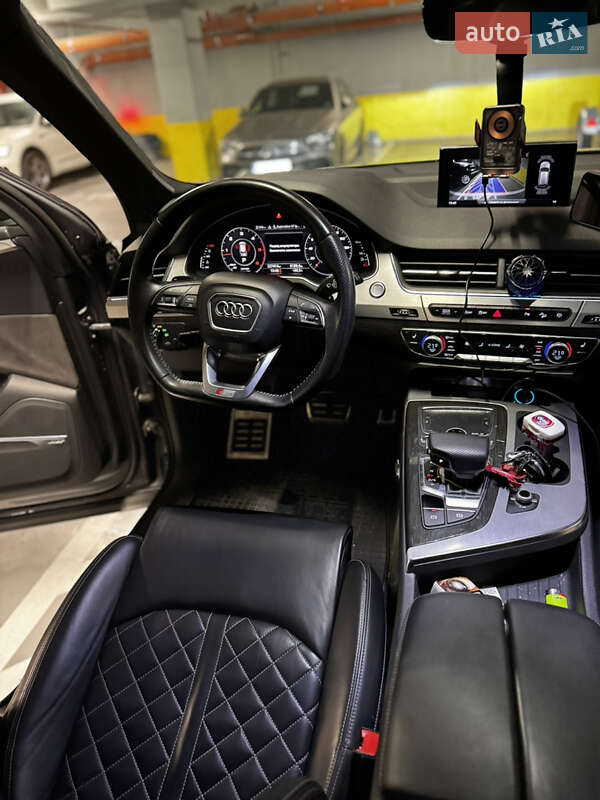 Позашляховик / Кросовер Audi Q7 2017 в Львові