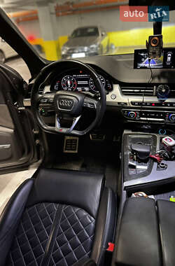 Позашляховик / Кросовер Audi Q7 2017 в 
