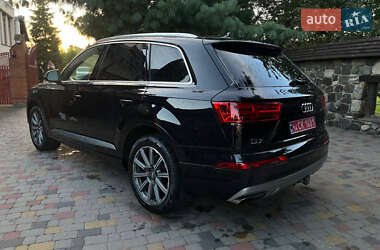 Позашляховик / Кросовер Audi Q7 2016 в 