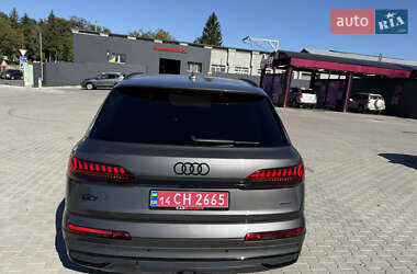 Позашляховик / Кросовер Audi Q7 2020 в 