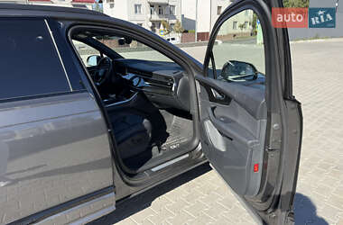 Позашляховик / Кросовер Audi Q7 2020 в 