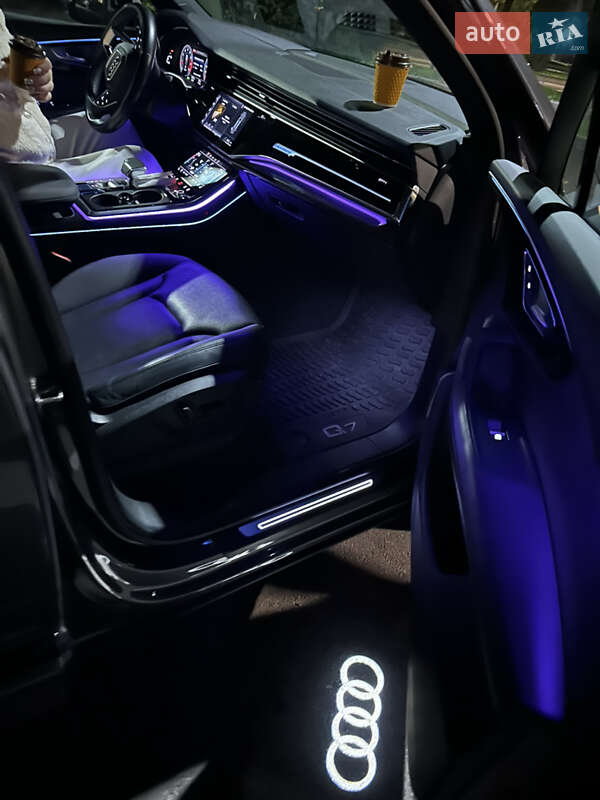 Позашляховик / Кросовер Audi Q7 2020 в Львові
