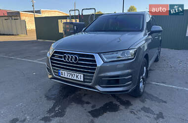Позашляховик / Кросовер Audi Q7 2016 в 