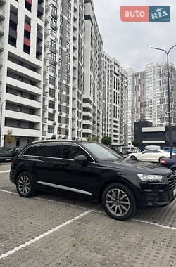Позашляховик / Кросовер Audi Q7 2018 в 