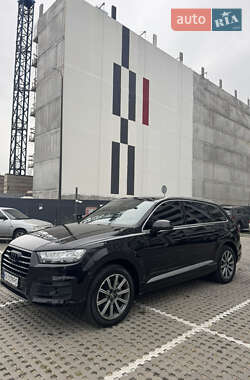 Позашляховик / Кросовер Audi Q7 2018 в 