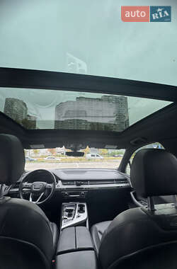Позашляховик / Кросовер Audi Q7 2018 в 