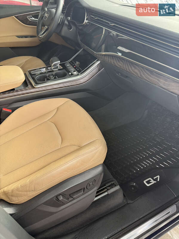 Внедорожник / Кроссовер Audi Q7 2020 в Киеве