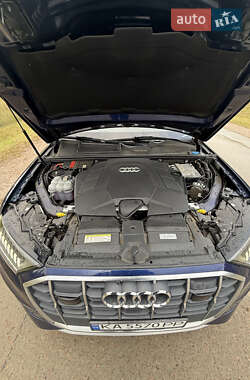 Позашляховик / Кросовер Audi Q7 2020 в 