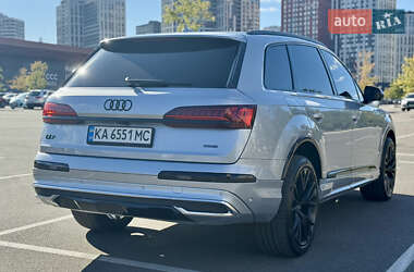 Внедорожник / Кроссовер Audi Q7 2021 в 