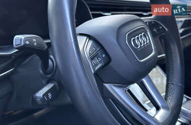 Внедорожник / Кроссовер Audi Q7 2021 в 