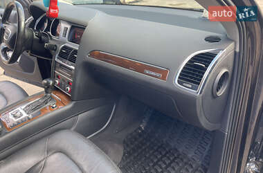 Позашляховик / Кросовер Audi Q7 2012 в 