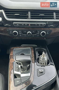 Внедорожник / Кроссовер Audi Q7 2017 в 