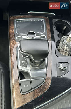 Внедорожник / Кроссовер Audi Q7 2017 в 
