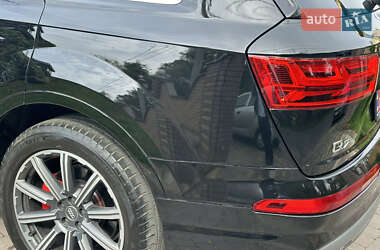 Внедорожник / Кроссовер Audi Q7 2017 в 