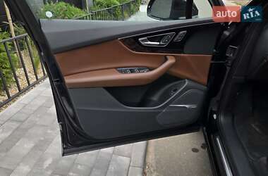 Внедорожник / Кроссовер Audi Q7 2018 в 