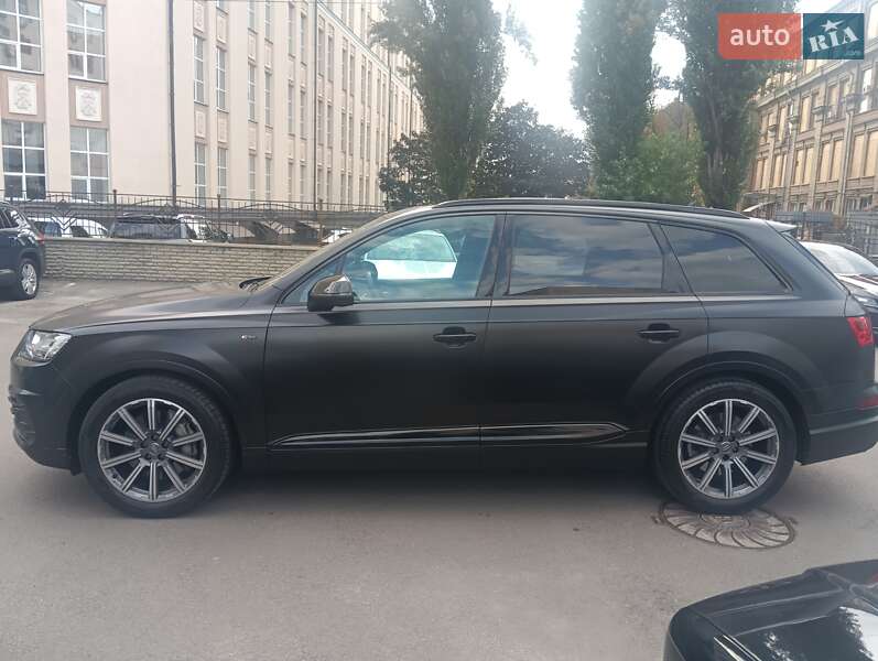 Позашляховик / Кросовер Audi Q7 2017 в Києві