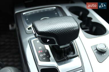Внедорожник / Кроссовер Audi Q7 2017 в 