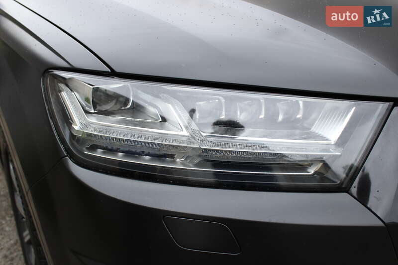 Позашляховик / Кросовер Audi Q7 2017 в Києві