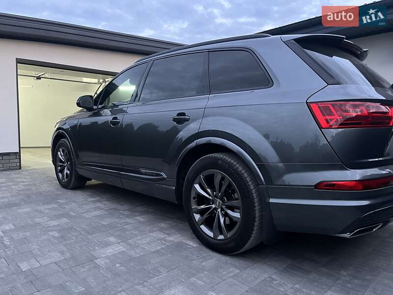 Позашляховик / Кросовер Audi Q7 2016 в Дніпрі