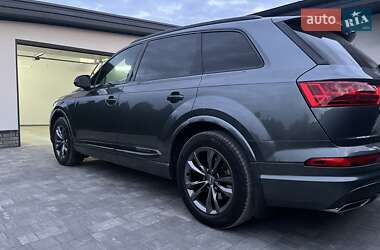 Позашляховик / Кросовер Audi Q7 2016 в 