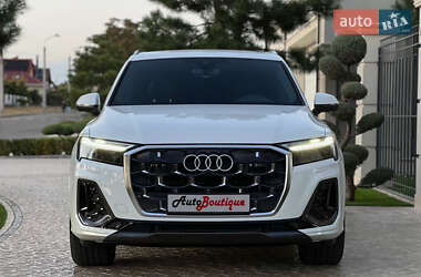 Позашляховик / Кросовер Audi Q7 2025 в 
