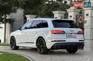 Позашляховик / Кросовер Audi Q7 2025 в 