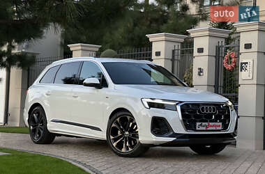 Позашляховик / Кросовер Audi Q7 2025 в 