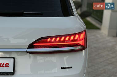 Позашляховик / Кросовер Audi Q7 2025 в 