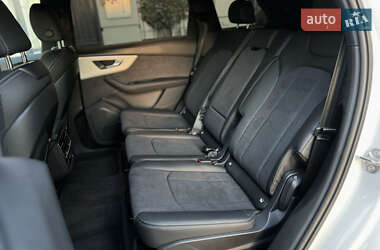 Позашляховик / Кросовер Audi Q7 2025 в 