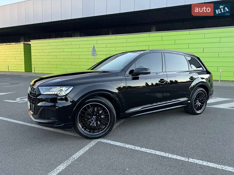 Внедорожник / Кроссовер Audi Q7 2020 в Киеве