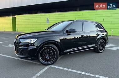 Позашляховик / Кросовер Audi Q7 2020 в 