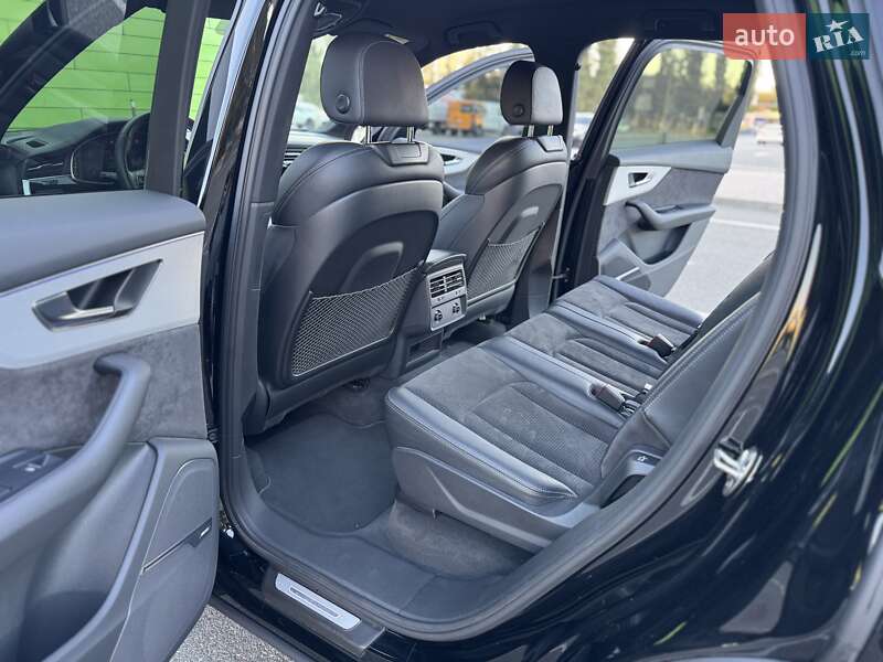 Внедорожник / Кроссовер Audi Q7 2020 в Киеве