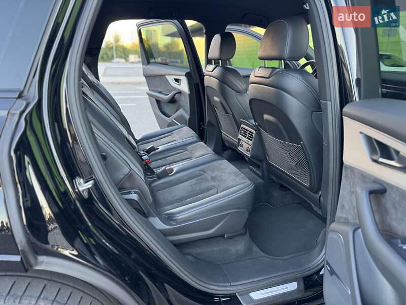 Внедорожник / Кроссовер Audi Q7 2020 в Киеве