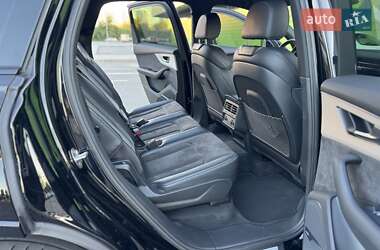 Позашляховик / Кросовер Audi Q7 2020 в 