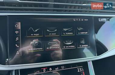 Позашляховик / Кросовер Audi Q7 2020 в 