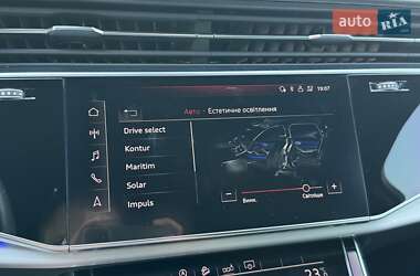Позашляховик / Кросовер Audi Q7 2020 в 