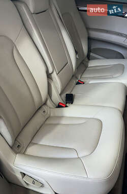 Позашляховик / Кросовер Audi Q7 2012 в 