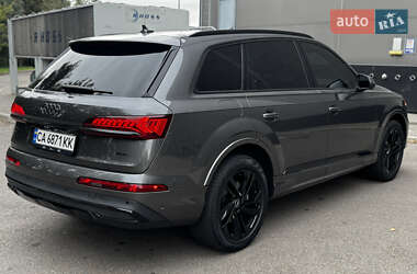 Позашляховик / Кросовер Audi Q7 2021 в 