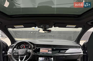 Позашляховик / Кросовер Audi Q7 2021 в 