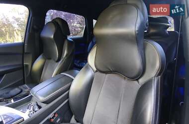 Внедорожник / Кроссовер Audi Q7 2016 в 
